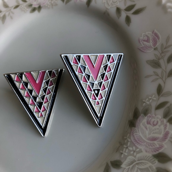Unlisted Jewelry - Retro triangle pink earrings